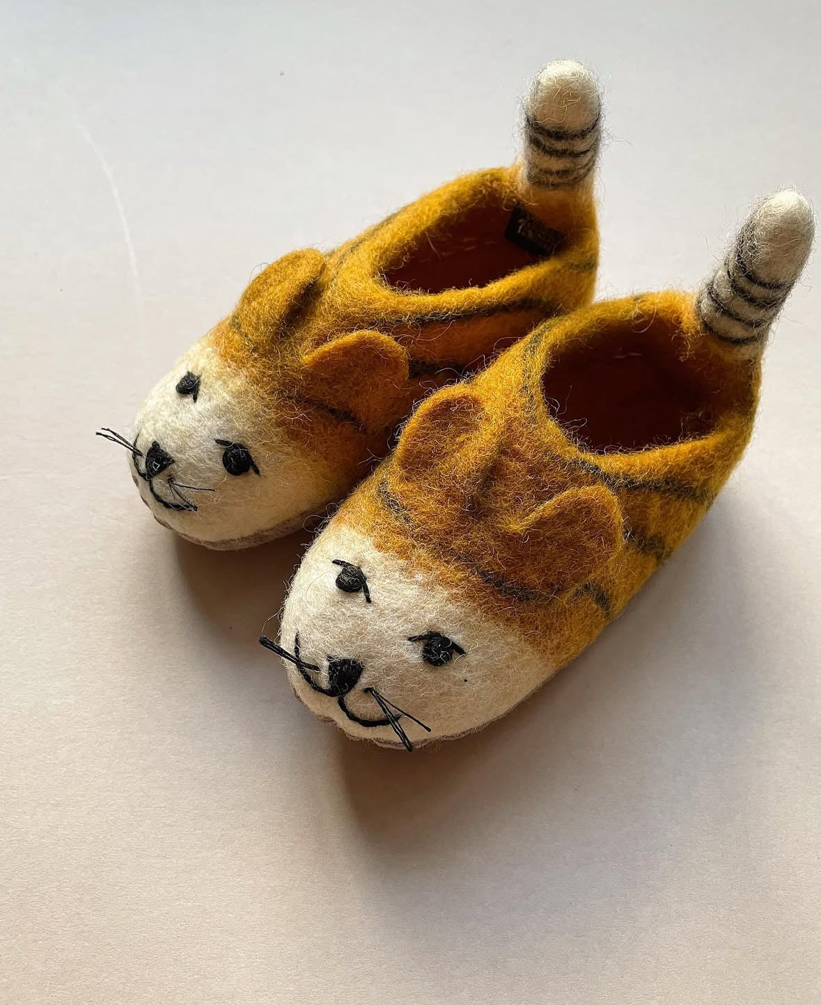 Kids felt slippers