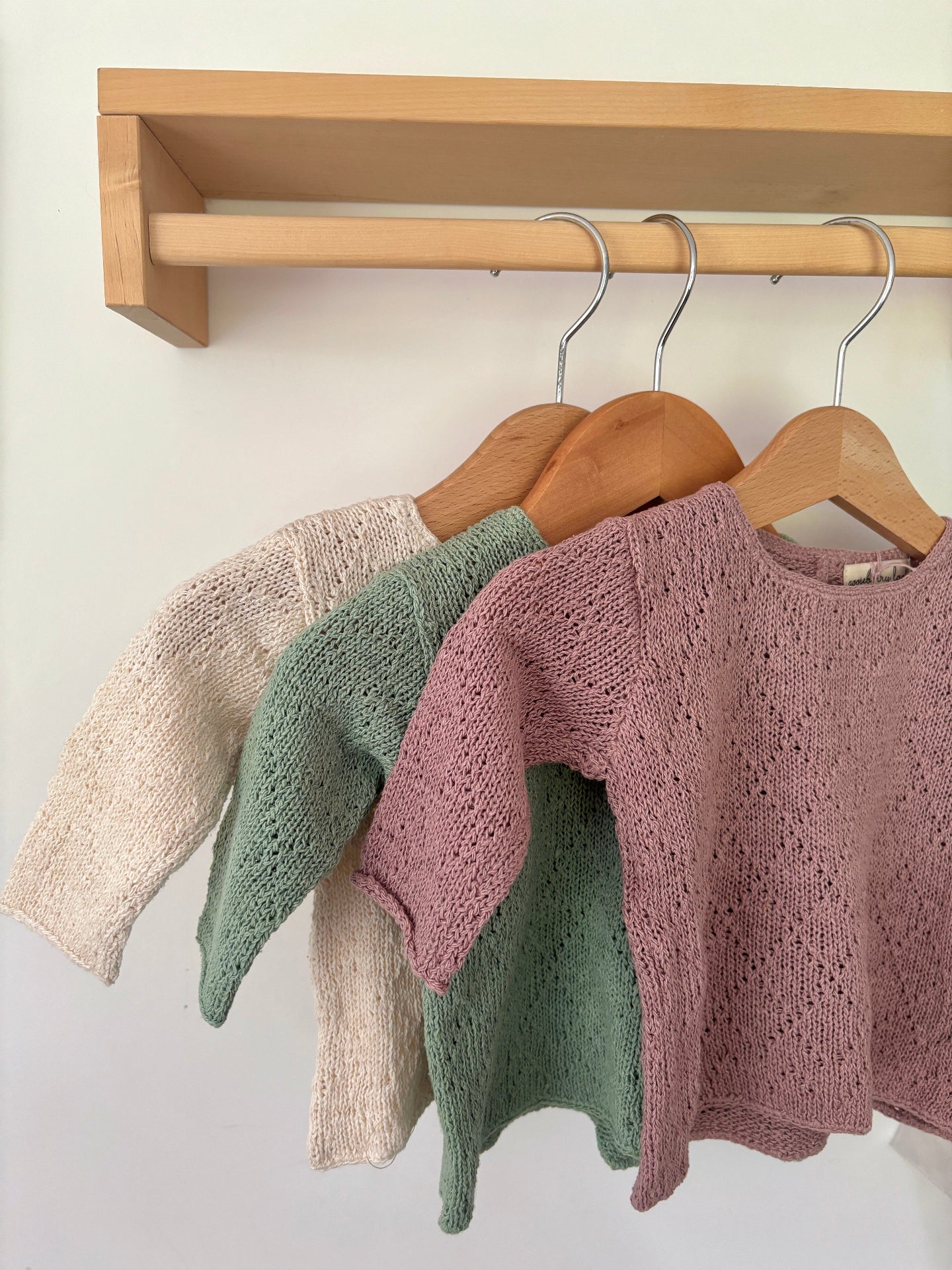 image shows selection of diamond silk knits in colours creme, mint green and chalky pink